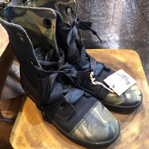 DR. MARTENS CHISWICK 5 eye NWT US 7